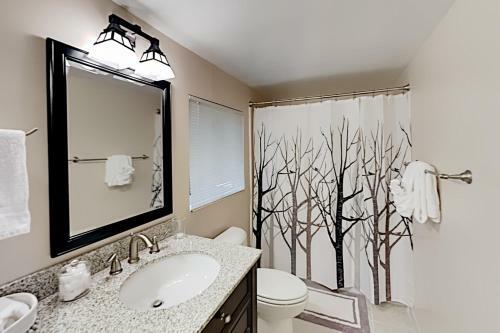 Luxe A-frame - Game Room, New Kitchen, Gas Firepit Home