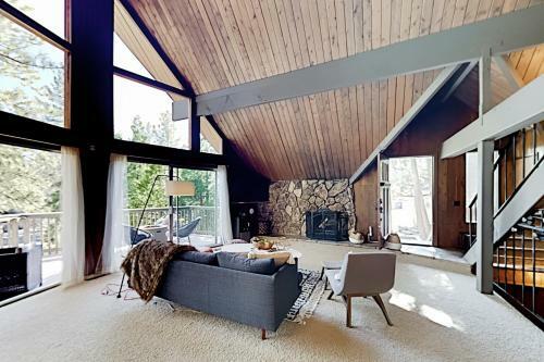 Luxe A-frame - Game Room, New Kitchen, Gas Firepit Home
