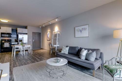 Apartamento One Bed/1bath + Private Balcony Walk To Beach