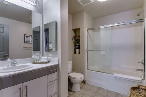 Apartamento One Bed/1bath + Private Balcony Walk To Beach