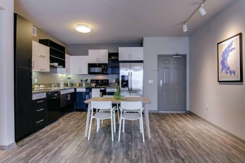 Apartamento One Bed/1bath + Private Balcony Walk To Beach