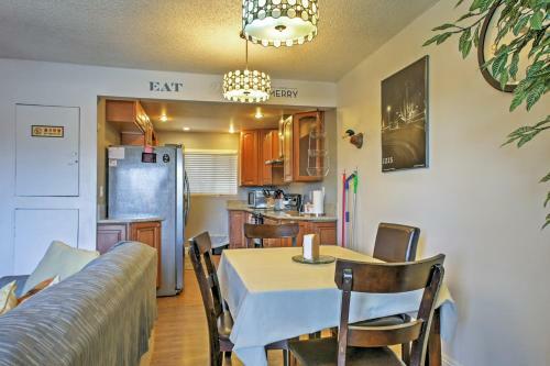 Apartamento Recently Renovated Long Beach Condo With Balcony!