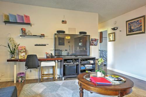 Apartamento Recently Renovated Long Beach Condo With Balcony!