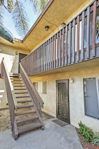Apartamento Recently Renovated Long Beach Condo With Balcony!
