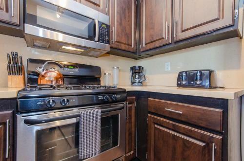 Apartamento Beverly Hills Adjacent 2-bedroom Penthouse
