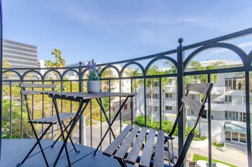 Apartamento Beverly Hills Adjacent 2-bedroom Penthouse