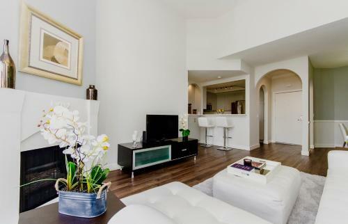 Apartamento Beverly Hills Adjacent 2-bedroom Penthouse