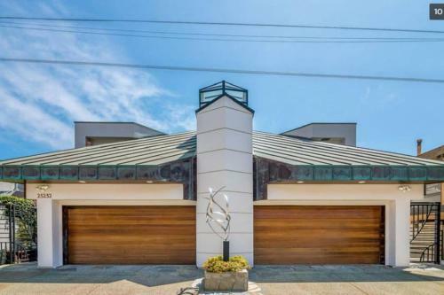 Luxury Malibu Beachfront Home-short Or Long-term