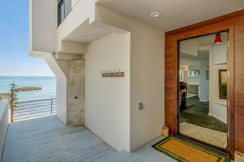 Luxury Malibu Beachfront Home-short Or Long-term