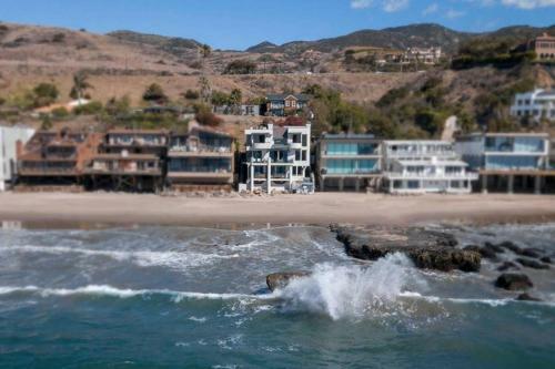 Luxury Malibu Beachfront Home-short Or Long-term