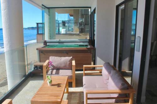 Luxury Malibu Beachfront Home-short Or Long-term