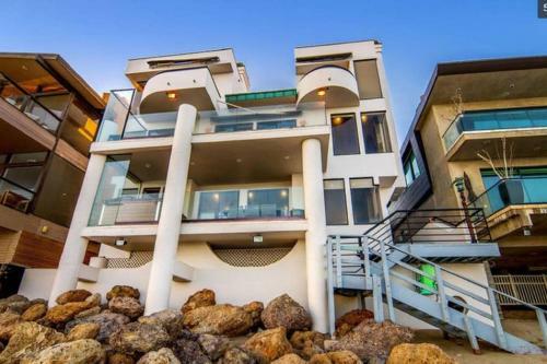 Luxury Malibu Beachfront Home-short Or Long-term