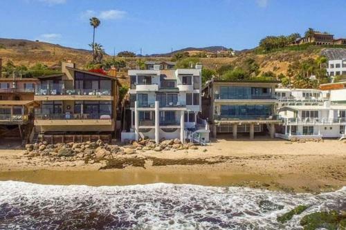 Luxury Malibu Beachfront Home-short Or Long-term