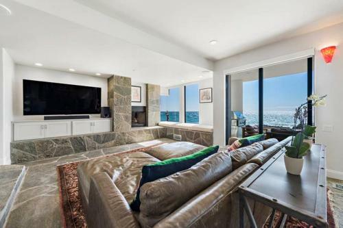 Luxury Malibu Beachfront Home-short Or Long-term