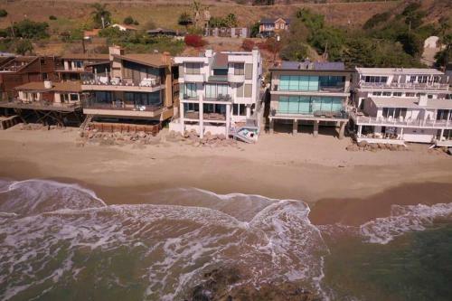 Luxury Malibu Beachfront Home-short Or Long-term