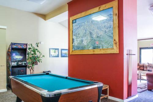 Mammoth Ski & Racquet 30