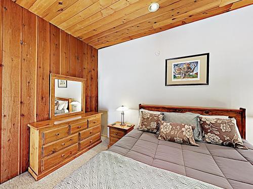 Apartamento New Listing! Chic Condo With Pool & Ski Back Trail Condo