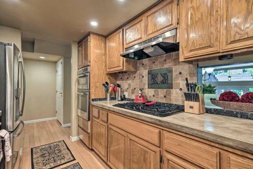 Deluxe Townhome With Deck, 2 Mi To Dtwn Modesto