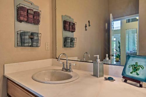 Deluxe Townhome With Deck, 2 Mi To Dtwn Modesto