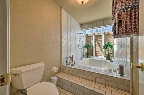 Deluxe Townhome With Deck, 2 Mi To Dtwn Modesto