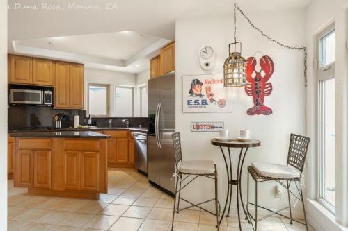 Large 3 Bedroom 2 Bath In Marina