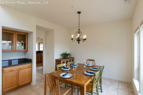 Large 3 Bedroom 2 Bath In Marina