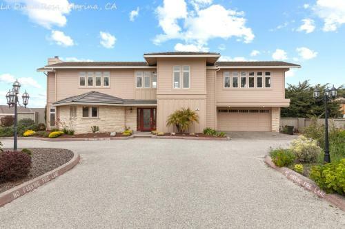 Large 3 Bedroom 2 Bath In Marina