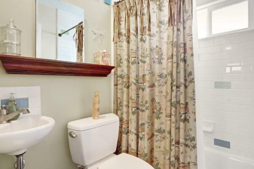 Spacious New Balboa Peninsula Retreat