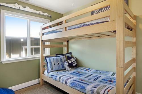 Spacious New Balboa Peninsula Retreat