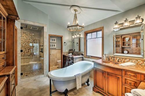 Luxury Newport Beach Getaway - 1 Block From Shore!