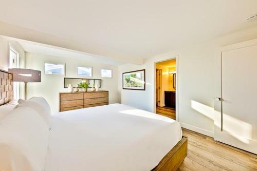 Nb-6807 New Newport Beach Stunner