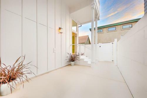 Nb-6807 New Newport Beach Stunner