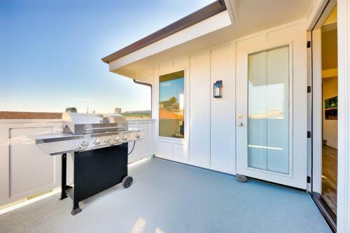 Nb-6807 New Newport Beach Stunner