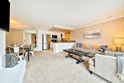 Nb-1126a-newport Beach Condo Delight