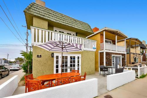 Nb-1126a-newport Beach Condo Delight