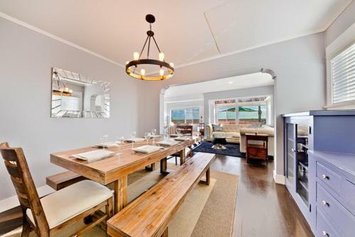 Nb-200a - 2-story Sensational Balboa Beachfront Charm