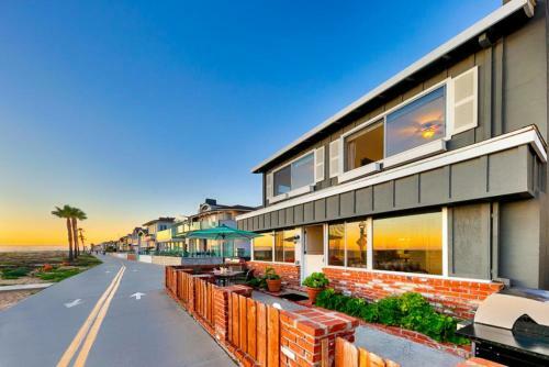 Nb-200a - 2-story Sensational Balboa Beachfront Charm