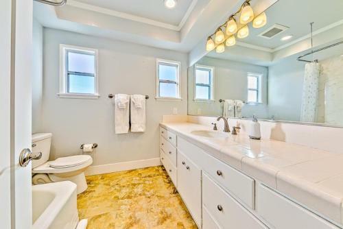 Nb-200a - 2-story Sensational Balboa Beachfront Charm