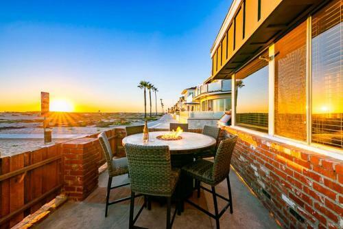 Nb-200a - 2-story Sensational Balboa Beachfront Charm