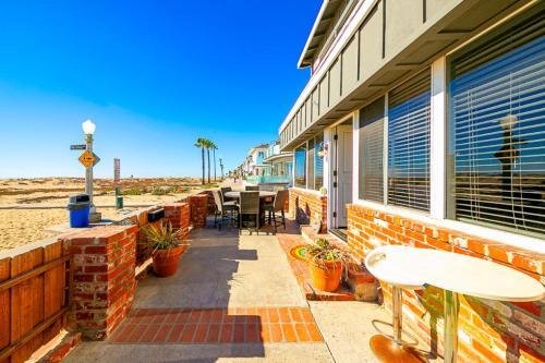 Nb-200a - 2-story Sensational Balboa Beachfront Charm