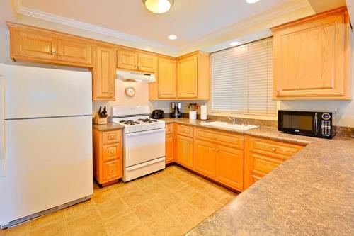 Nb-3800 Surf And Sand Beach Paradise