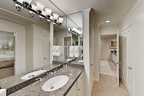 Apartamento Sleek Condo Within Silverado Community - Pool, Dining Condo