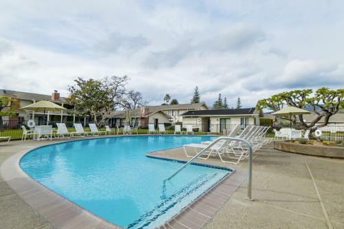 Apartamento Sleek Condo Within Silverado Community - Pool, Dining Condo