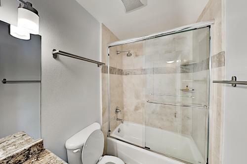 Beachside End Unit - Private Garage & 2 Balconies Townhouse