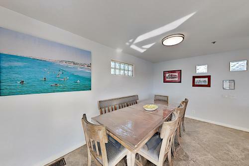 Beachside End Unit - Private Garage & 2 Balconies Townhouse