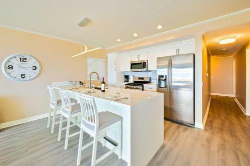 Lower Beach Front Escape Unit A