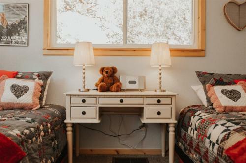 Bass Lake`s Balsam Bungalow