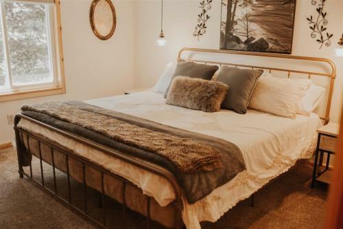 Bass Lake`s Balsam Bungalow