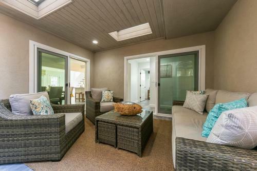 Nb-3126a - Balboa Island Home
