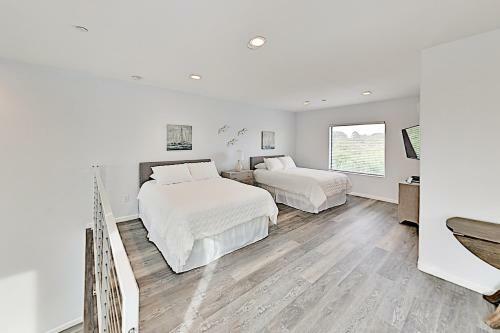 Apartamento Beachfront Condo With Ocean Views & Luxe Interior Apts
